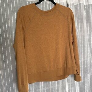Vuori Gold Crewneck Sweatshirt Size Medium